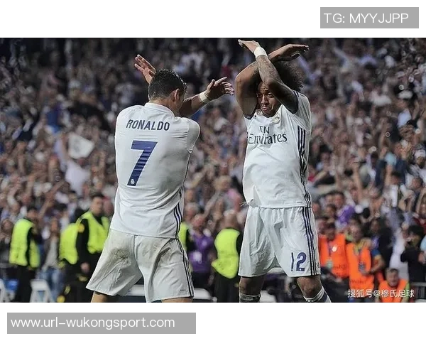 回顾2009年皇马夏窗引援盛宴C罗卡卡本泽马与阿韦洛亚齐聚伯纳乌